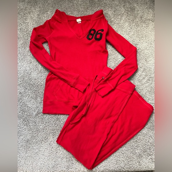 Victoria’s Secret PINK Red Thermal set - Picture 2 of 6